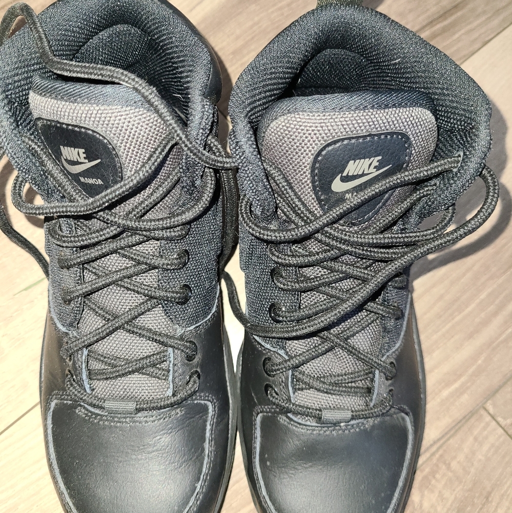 boys nike manoa boots
